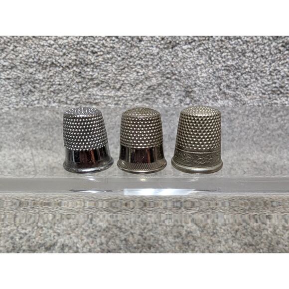 LOT OF 5 SILVER COLOR VINTAGE SEWING THIMBLES - Picture 3 of 13
